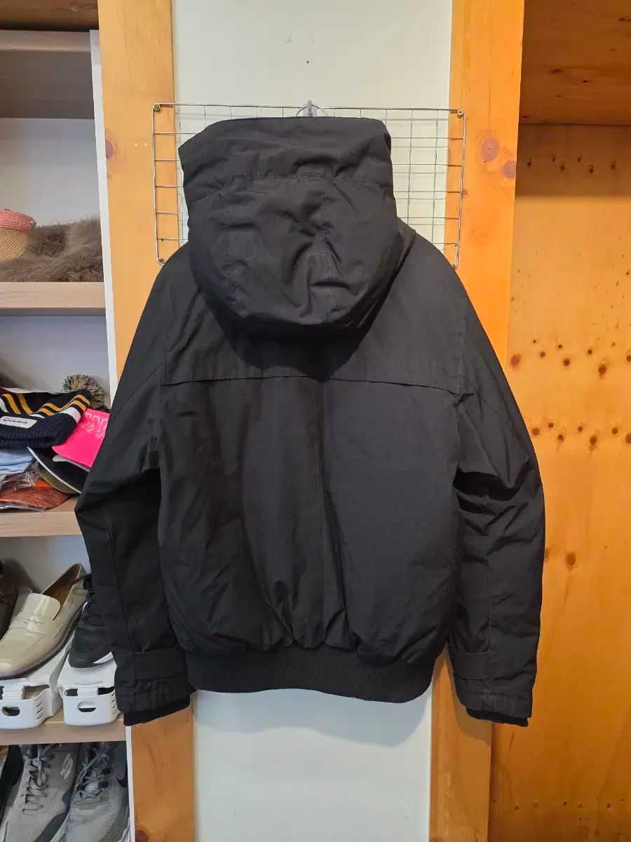 ナショナルジオグラフィック ベルーガ ダックダウン ショートダウン M