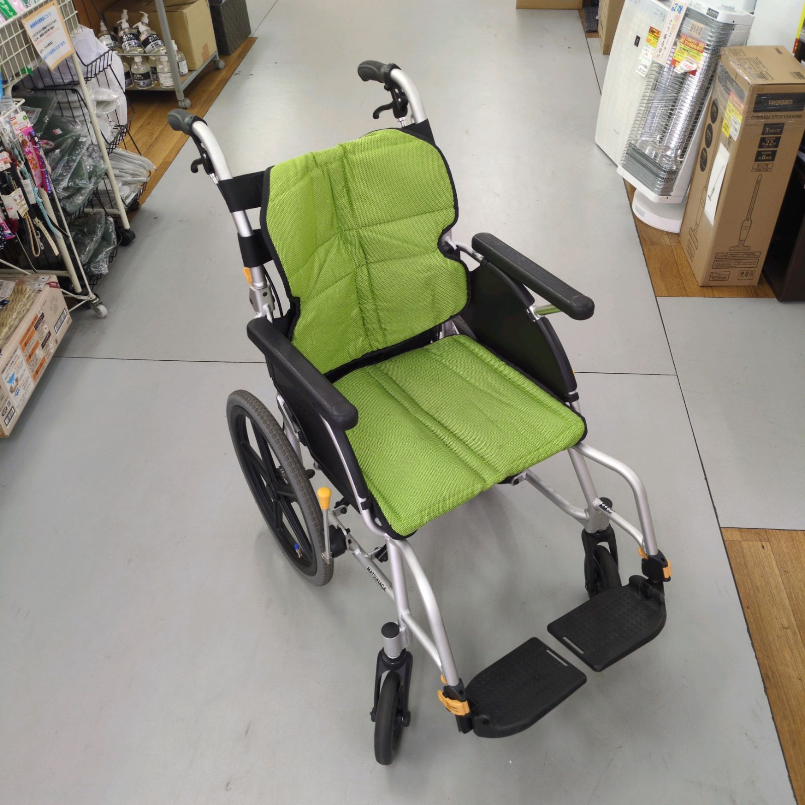 J521 多少の使用感有り 松永製作所 車いす 介助式 NEXT CORE