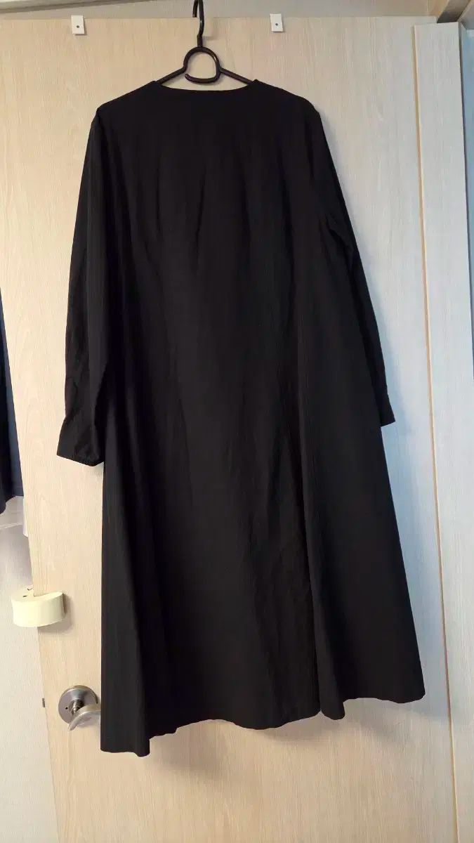 ブラック Vネック