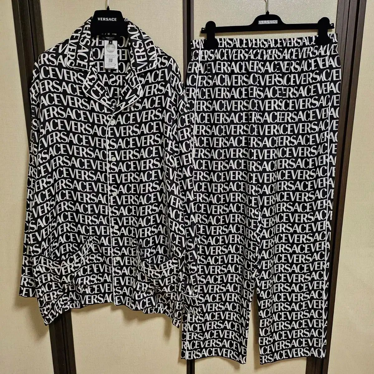  5 ヴェルサーチェ シルク パジャマ セット ルームウェア ルームウェア パジャマ