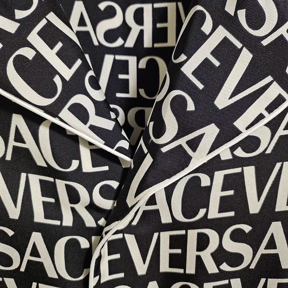 5 ヴェルサーチェ シルク パジャマ セット