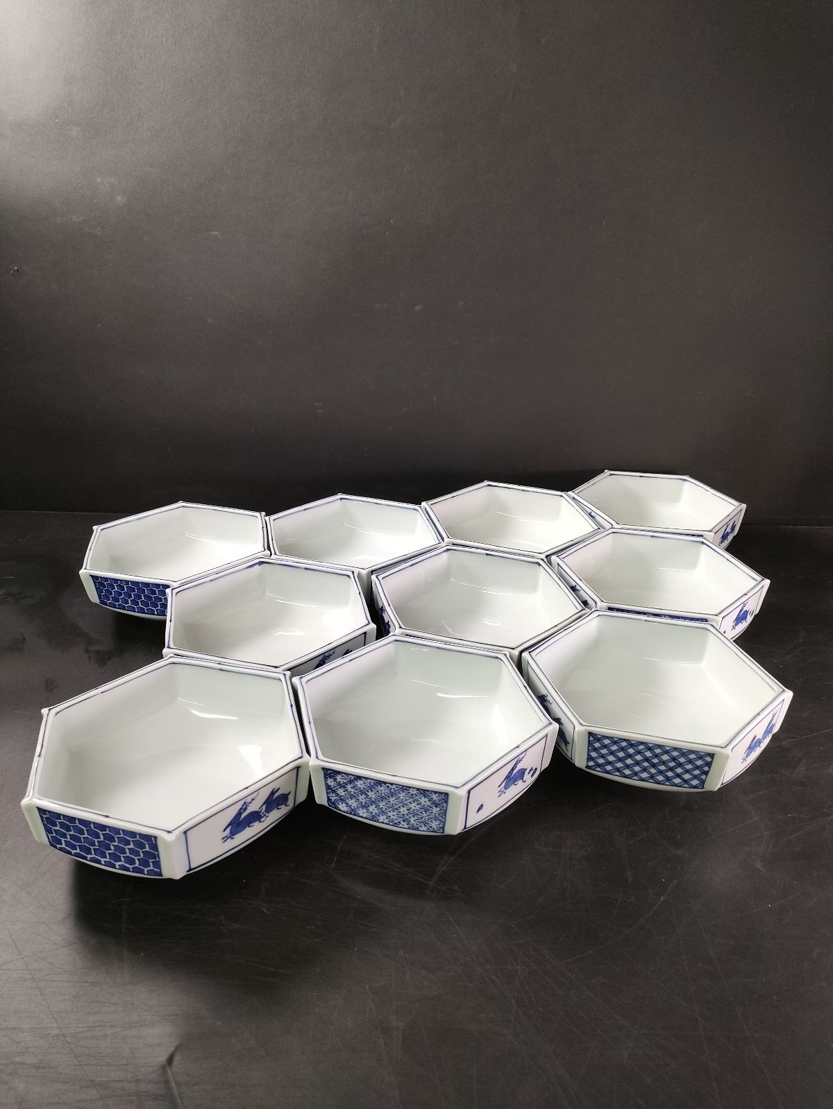 F2-04 平安萬珠堂製 寿楽銘 染付双鹿文六角刺身鉢 大10客 小10客 共箱 小鉢 小皿 銘々皿 数茶碗 懐石道具 懐石料理