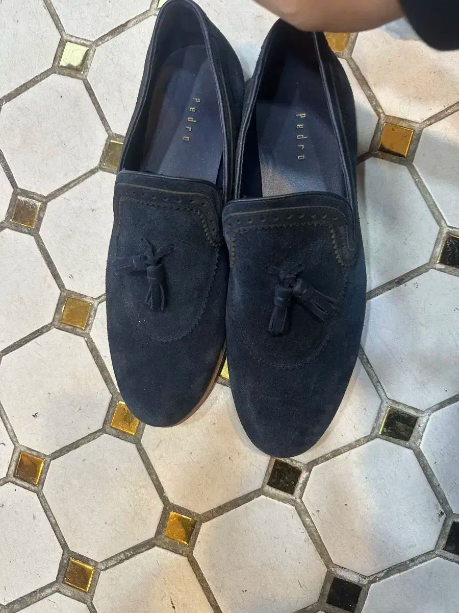 タッセル ローファー