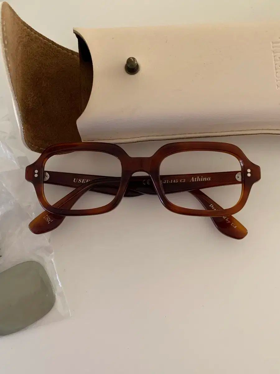 ユーズフルアトリエ メガネ ユーズフルアトリエ サングラス