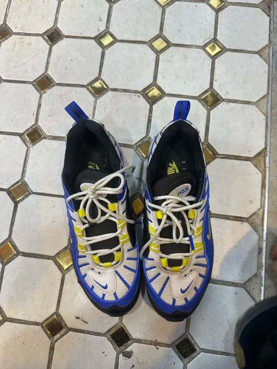 ナイキ エアマックス 98 白 ブルー イェロー
