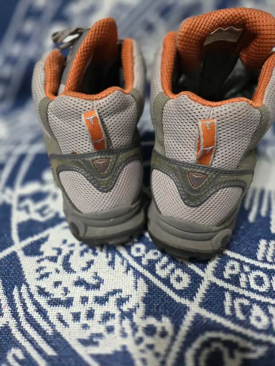トレクスタ 登山靴 グレー オレンジ OLIVEOS_COM_TR