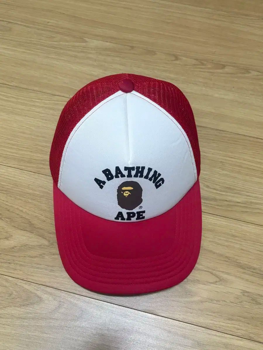 A BATHING APE カレッジ メッシュキャップ レッド