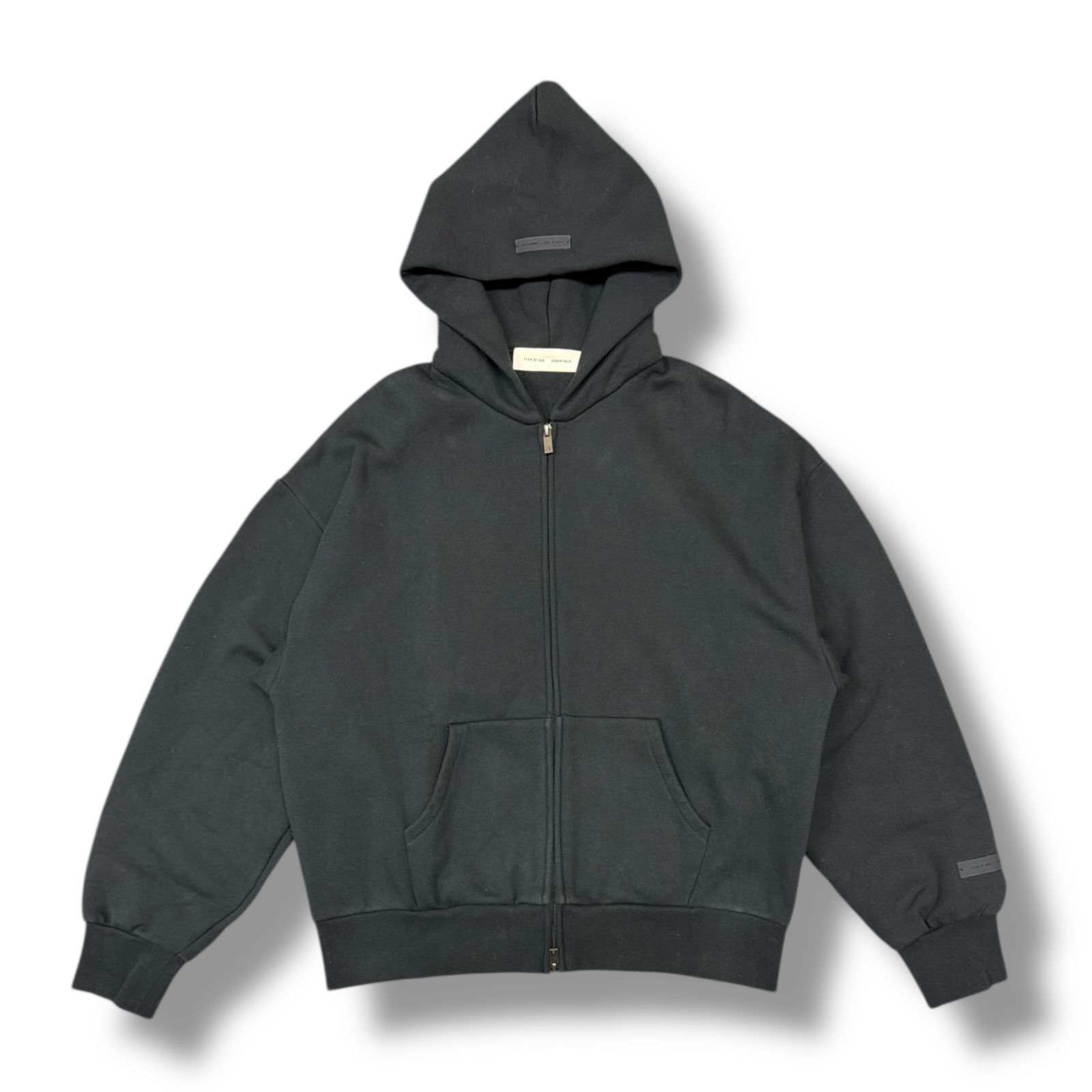 参考上代31900円 FEAR OF GOD ESSENTIALS 25AW CLASSIC FIT FLEECE ZIP UP HOODIE クラシックフィットジップアップフーディー フィアオブゴッド エッセンシャルズ ブラック S 1867Ｍ6
