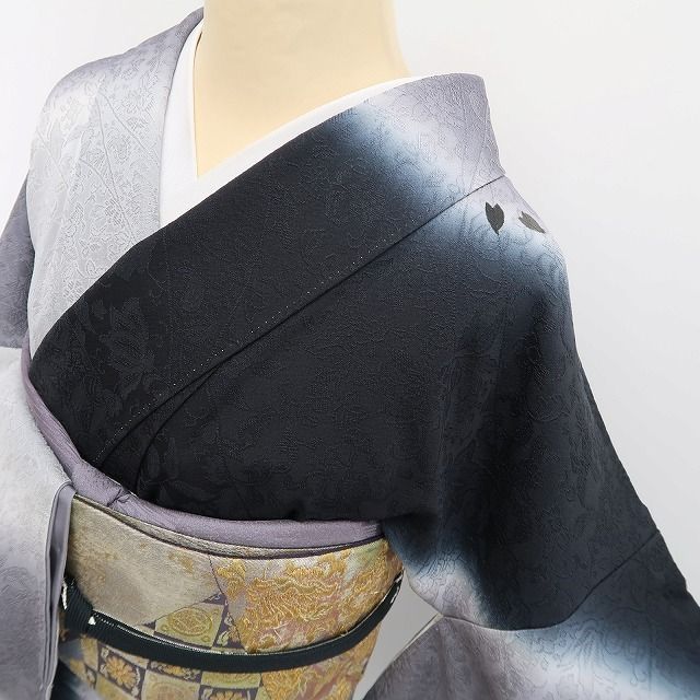 モノトーン 花を見初めて心を宿す