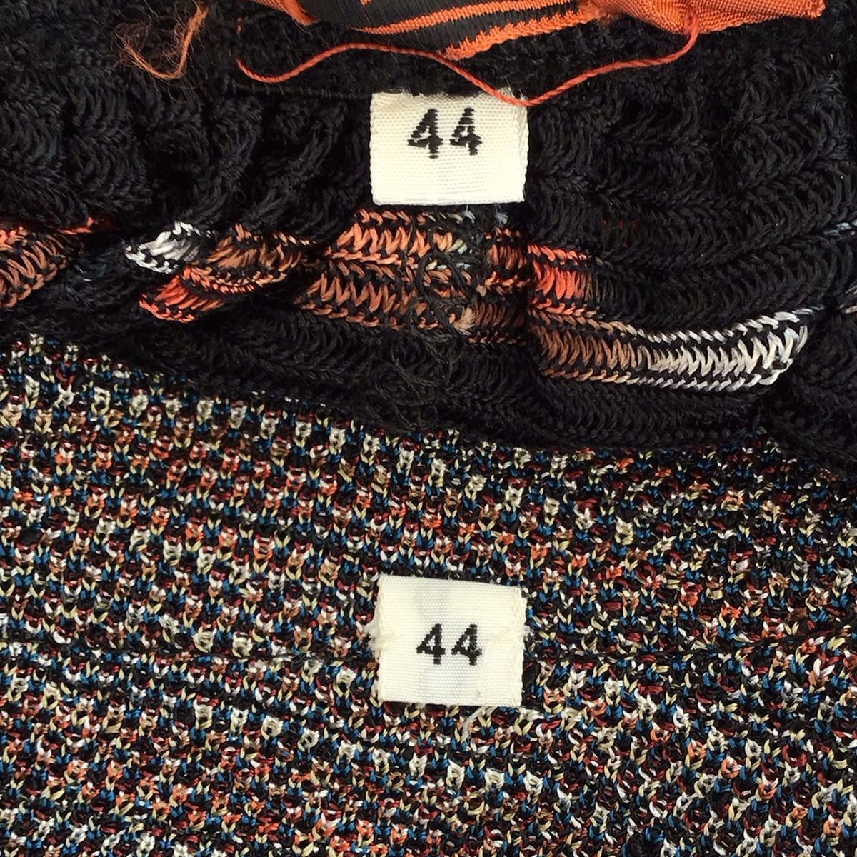 ダークブラウン×レッド×マルチ