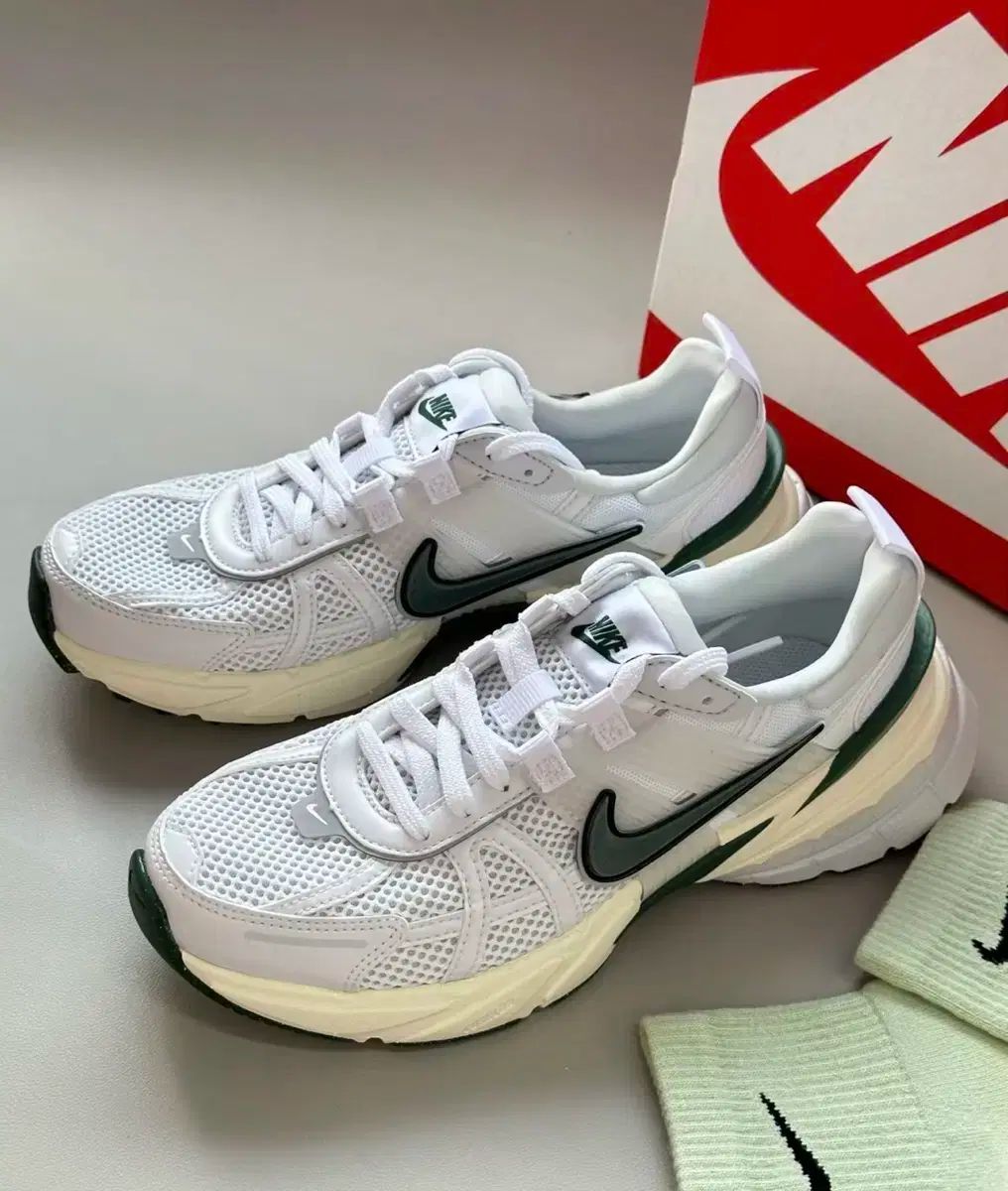 ナイキ V2K ラン スニーカー ランニングシューズ 230