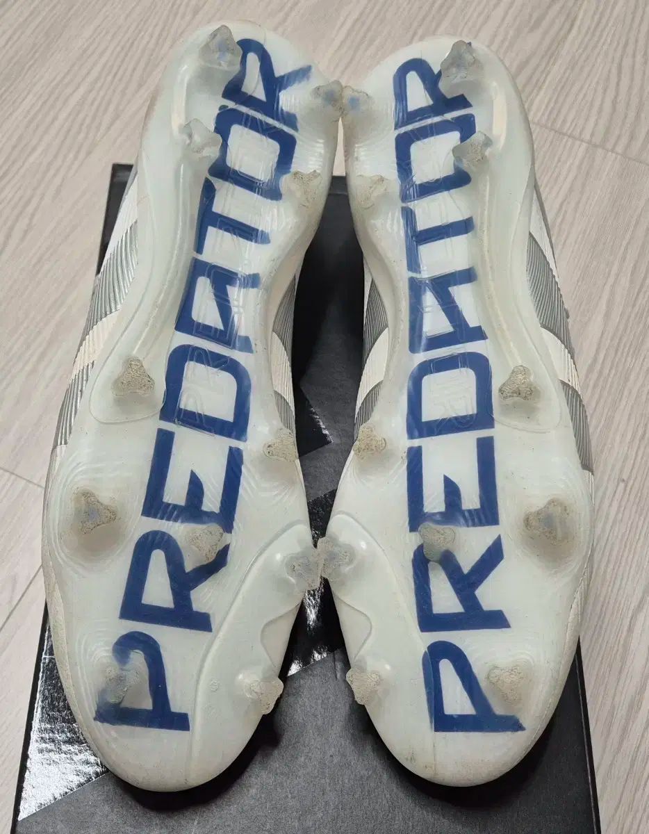 サッカーシューズ 270