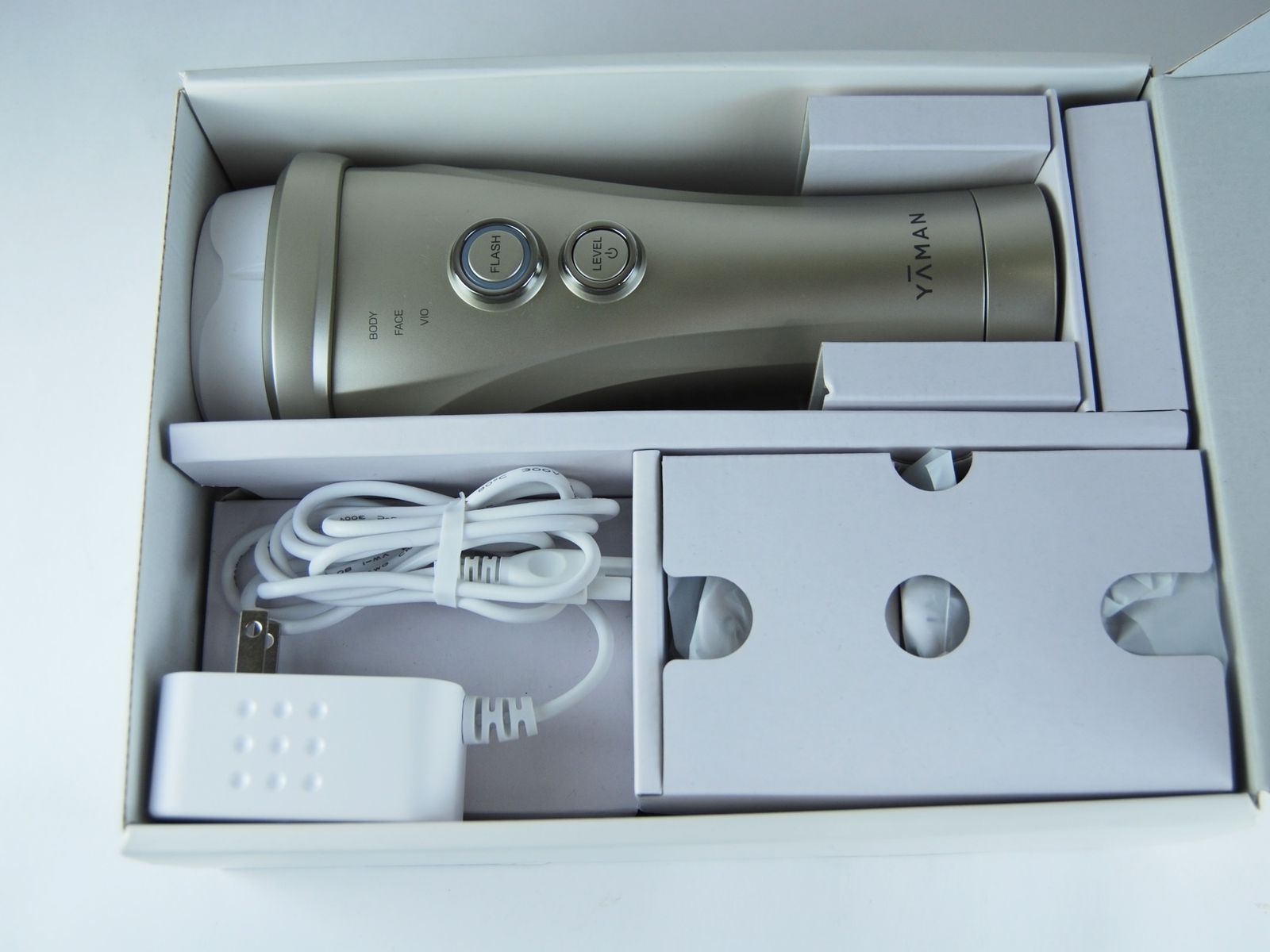 A YAMANヤーマン 家庭用光美容器 レイボーテヴィーナスビューティプラス YJEA3