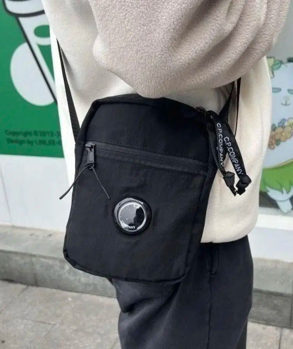 C P カンパニー ブラック ミニ クロスバック