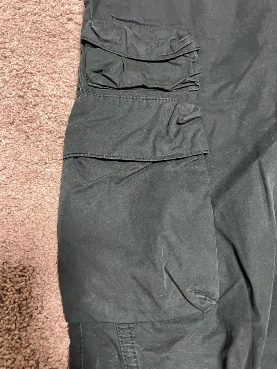 ブラック パンツ