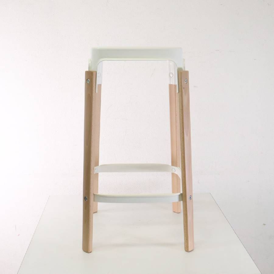 MAGIS マジス スチールウッドスツール カウンタースツール 高さ68cm 脚ビーチ材 座面スチール ホワイト ブルレック兄弟 カフェ バー オフィス イタリア製 輸入家具 家具 264h22