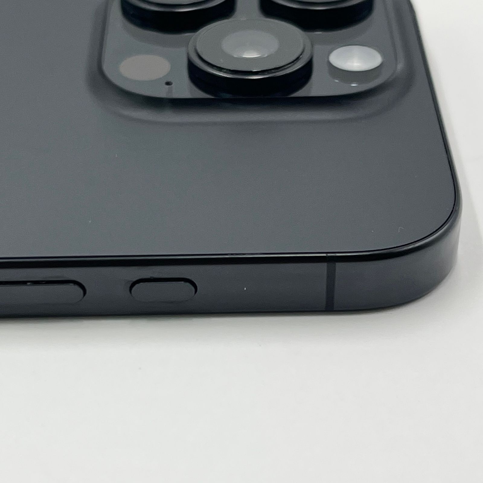 美品 Apple iPhone16 Pro 128GB ブラックチタニウム MYMV3J/A