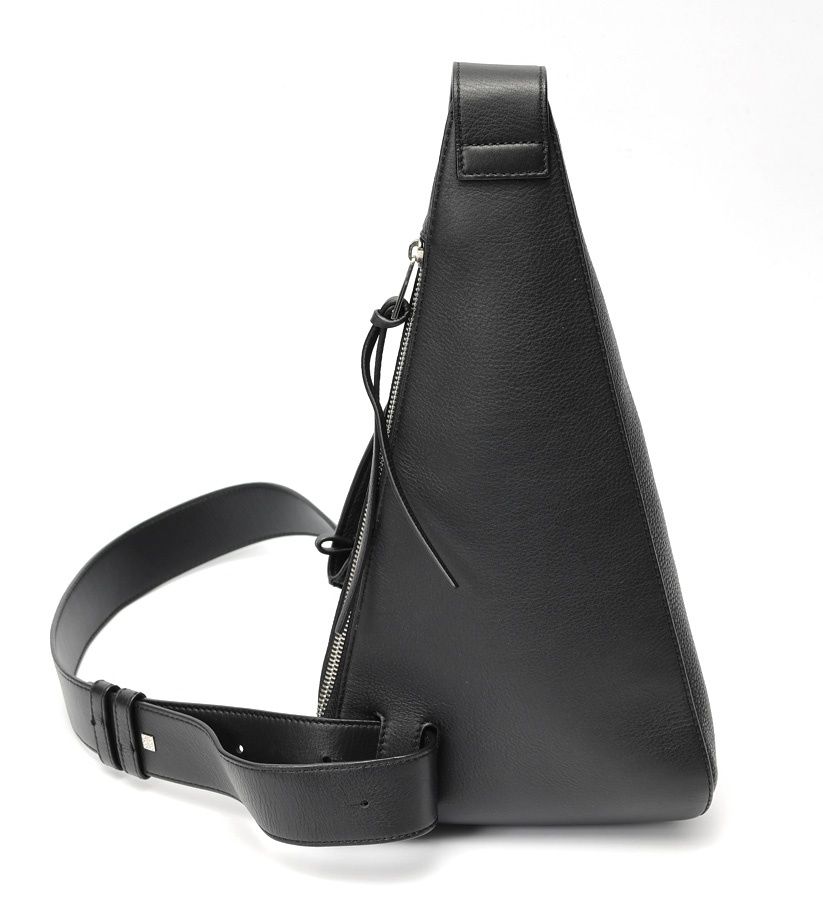 LOEWE ロエベ アントン スリング レザー ボディバッグ 黒 LOEWE（ロエベ） アントンスリングボディバッグ ブラック レザー【430