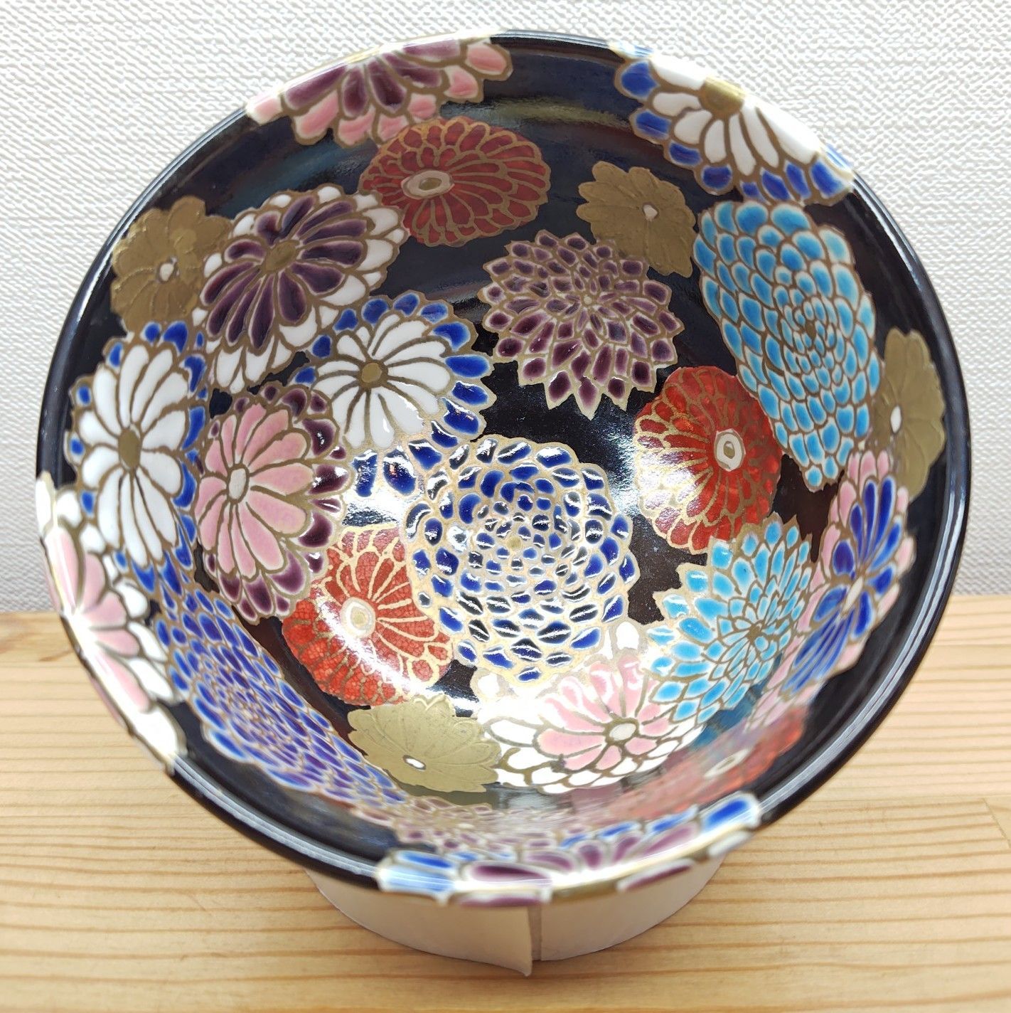 送料込【逢絢亭・新品】茶道具 茶碗 美濃焼 黒織部 白土窯 共箱入り 逢絢亭・新品】茶道具 茶碗 京焼 黒釉 菊詰の絵 加藤利昇窯 共箱入り