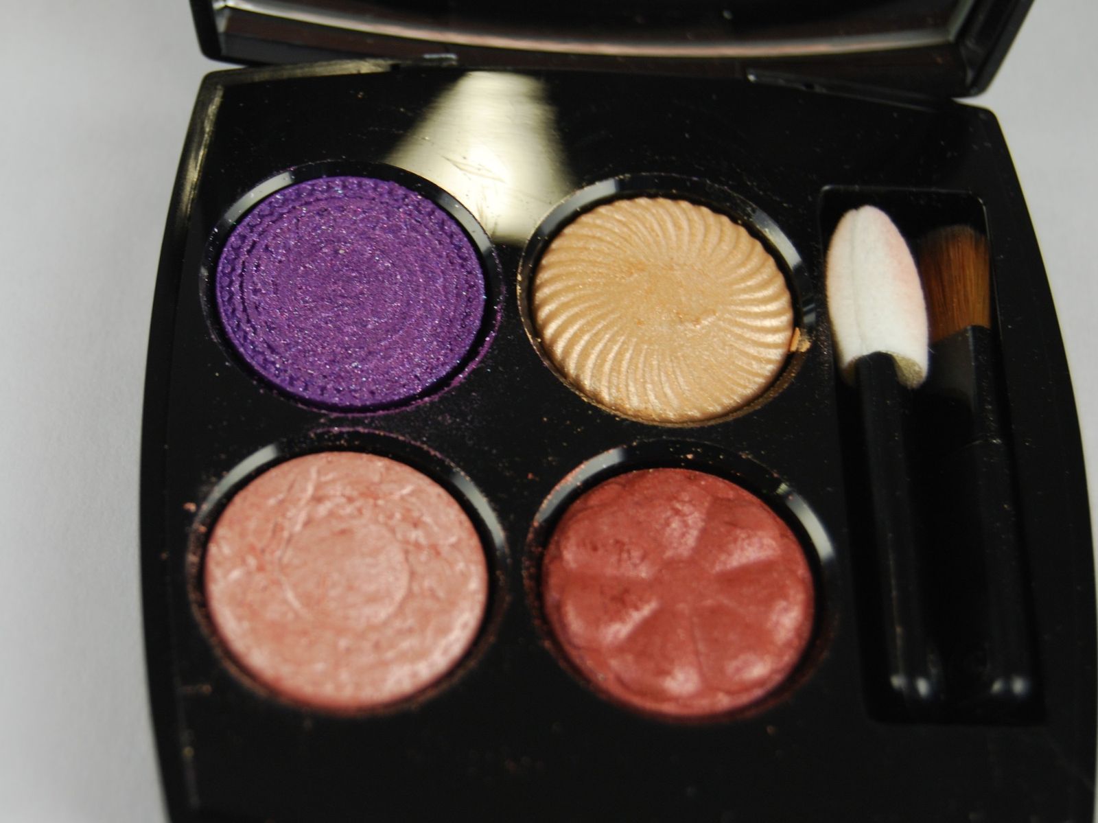 B CHANELシャネル アイシャドウ レ キャトル オンブル ブトン 239 ブトンバロック