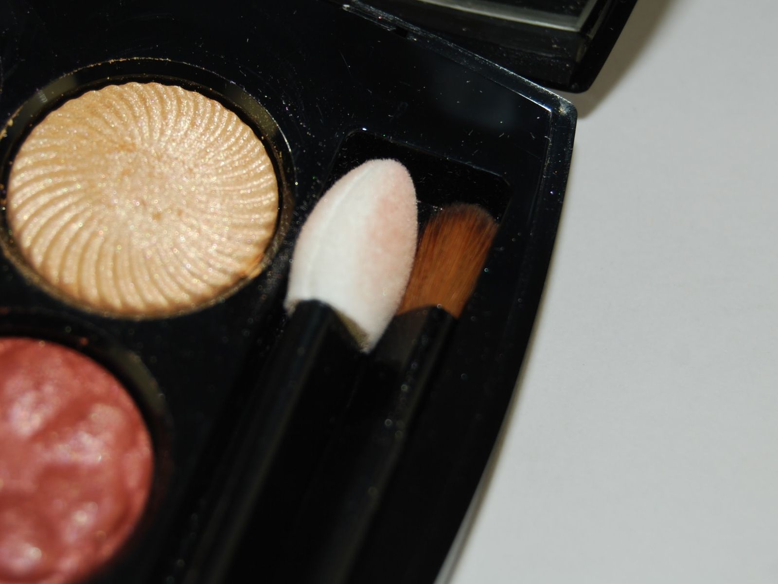  B CHANELシャネル アイシャドウ レ キャトル オンブル ブトン 239 ブトンバロック アイシャドウパレット パウダーアイシャドウ