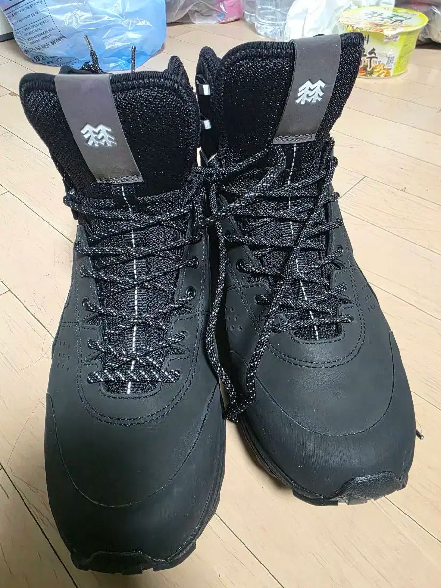 KOLONSPORT コーロンスポーツ トライポッド ミッド2 ブラック 285