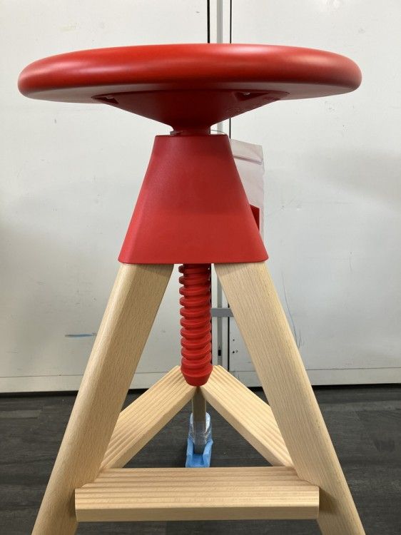 XMG-K2D17BRDRD1 レッド