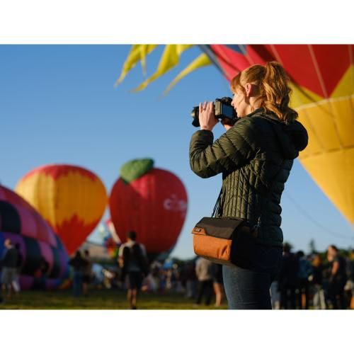  シンクタンクフォト ミラーレス ムーバー 20 V 2 カメラショルダーバッグ キャンプファイヤーオレンジ カメラバッグ カメラアクセサリー