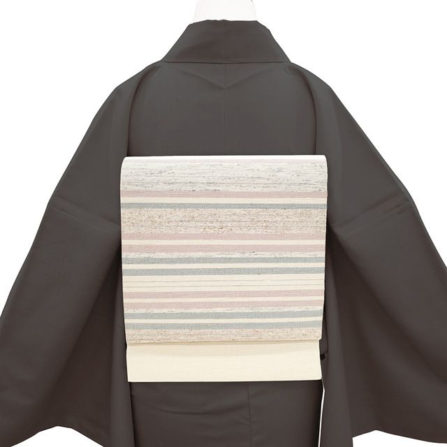 新古品 名古屋帯 正絹 八寸 米沢 米澤 古代布 玉虫正直 作 和紙ぜんまい綿使用 手織の郷 手織り アイボリー 段霞文 やまと扱い カジュアル 春 秋 冬 なごや帯 八寸名古屋帯 薄ベージュ 松葉仕立て 仕立て上がり みやがわ sb54689