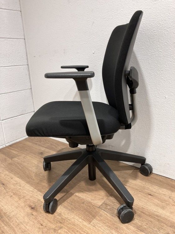 品 ウチダ 肘付エポチェア ブラック