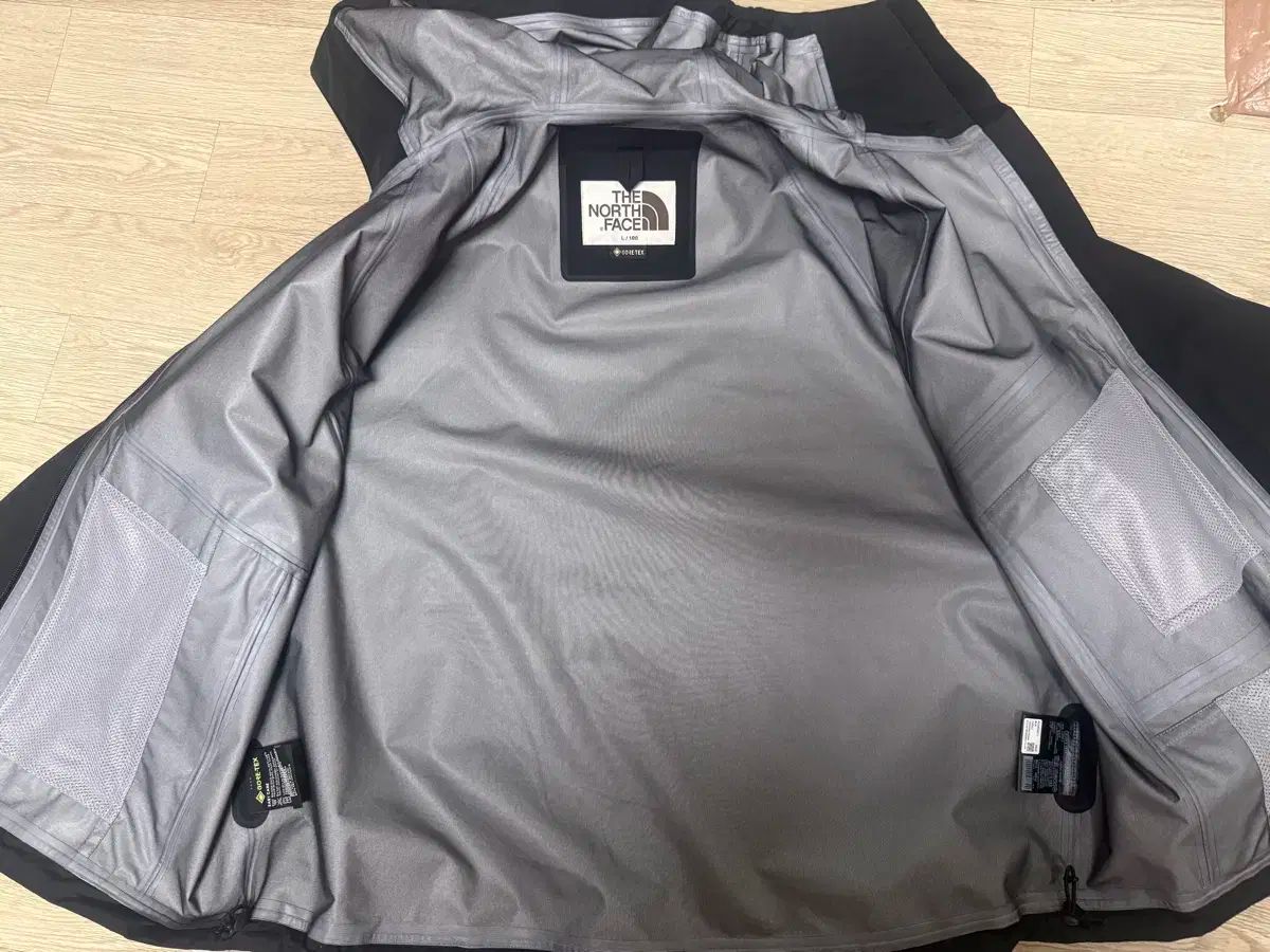 ウィンドブレーカー ジャケット