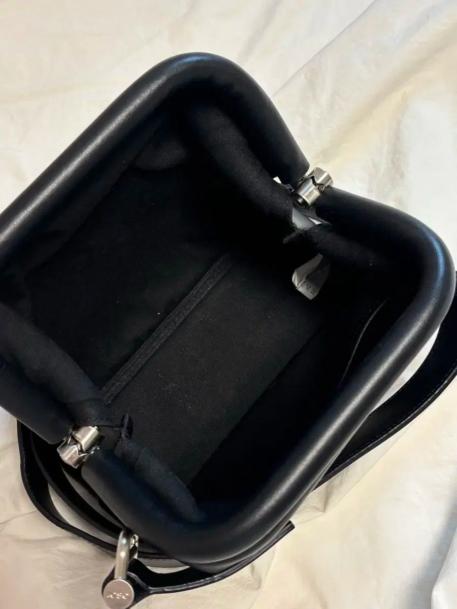 osoi ブラック ショルダーバッグ 鍵付き OSOI ブラック osoi ブラック ショルダーバッグ 鍵付き osoi ブラック