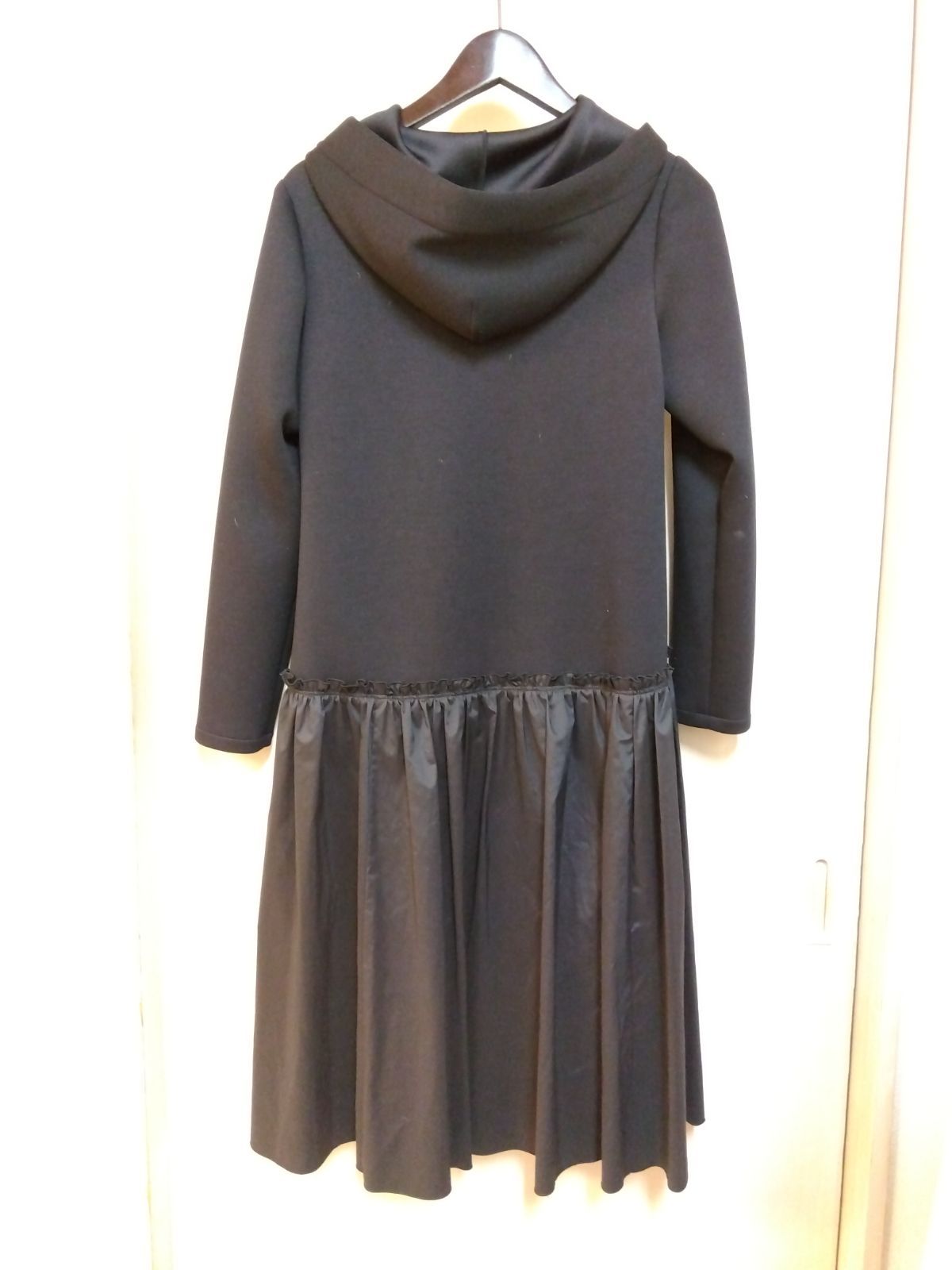 M24 ルネ Rene ジップアップフーディー切替ワンピース 異素材フ スカートワンピース ダンボールニット ややAライン おしゃれ かわいい キレイ目