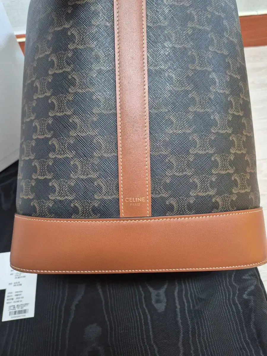 セリーヌ トリオンフ バケットバッグ ミディアム