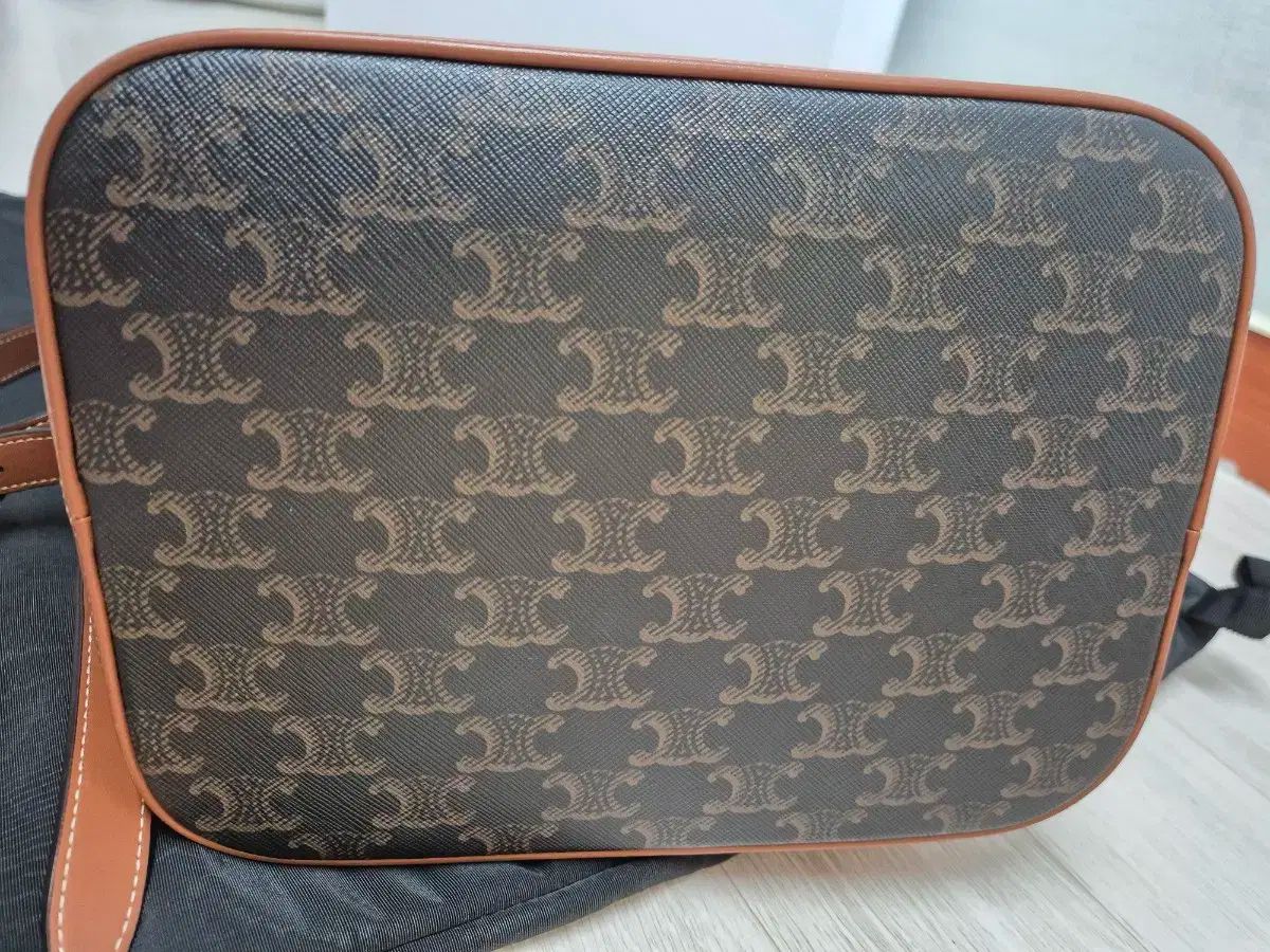 バケットバッグ ミディアム