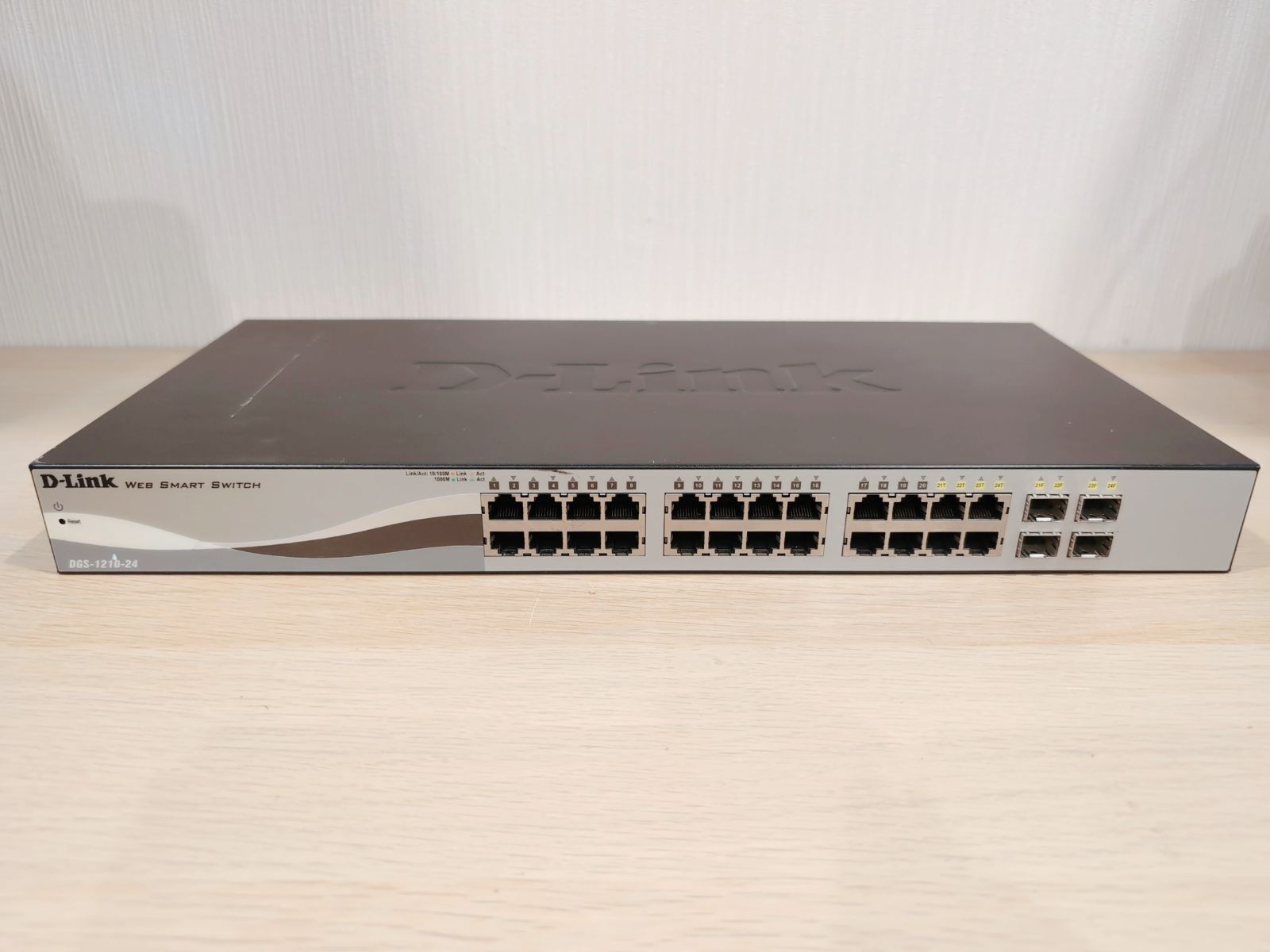 D Link DGS 1210 24 Switch Ports ウェブ スマート イーサネット スイッチ 動作未