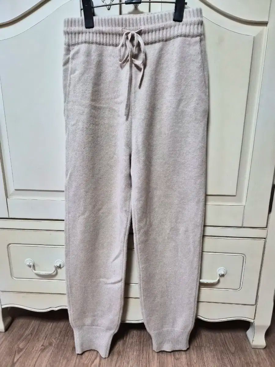 the カシミア100 ズボン