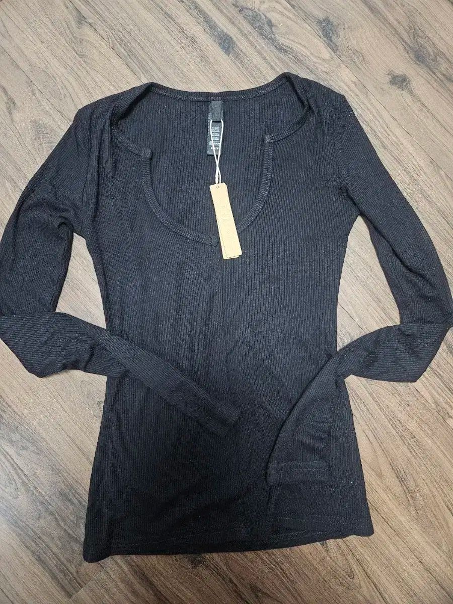 skims カーダシアン 基本 ロングスリーブ ブラック Tシャツ M