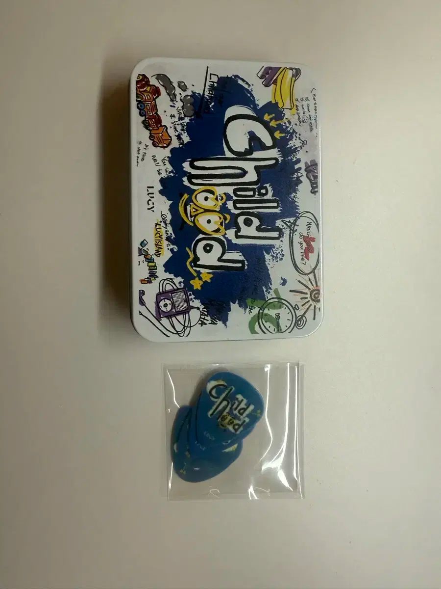 ルーシー LUCY ギターピック ティンケース