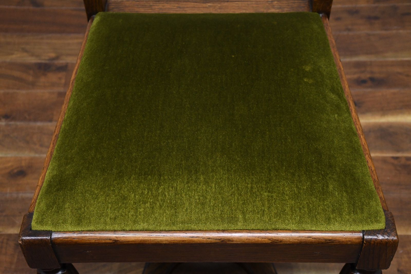 ダイニングチェア 彫刻装飾