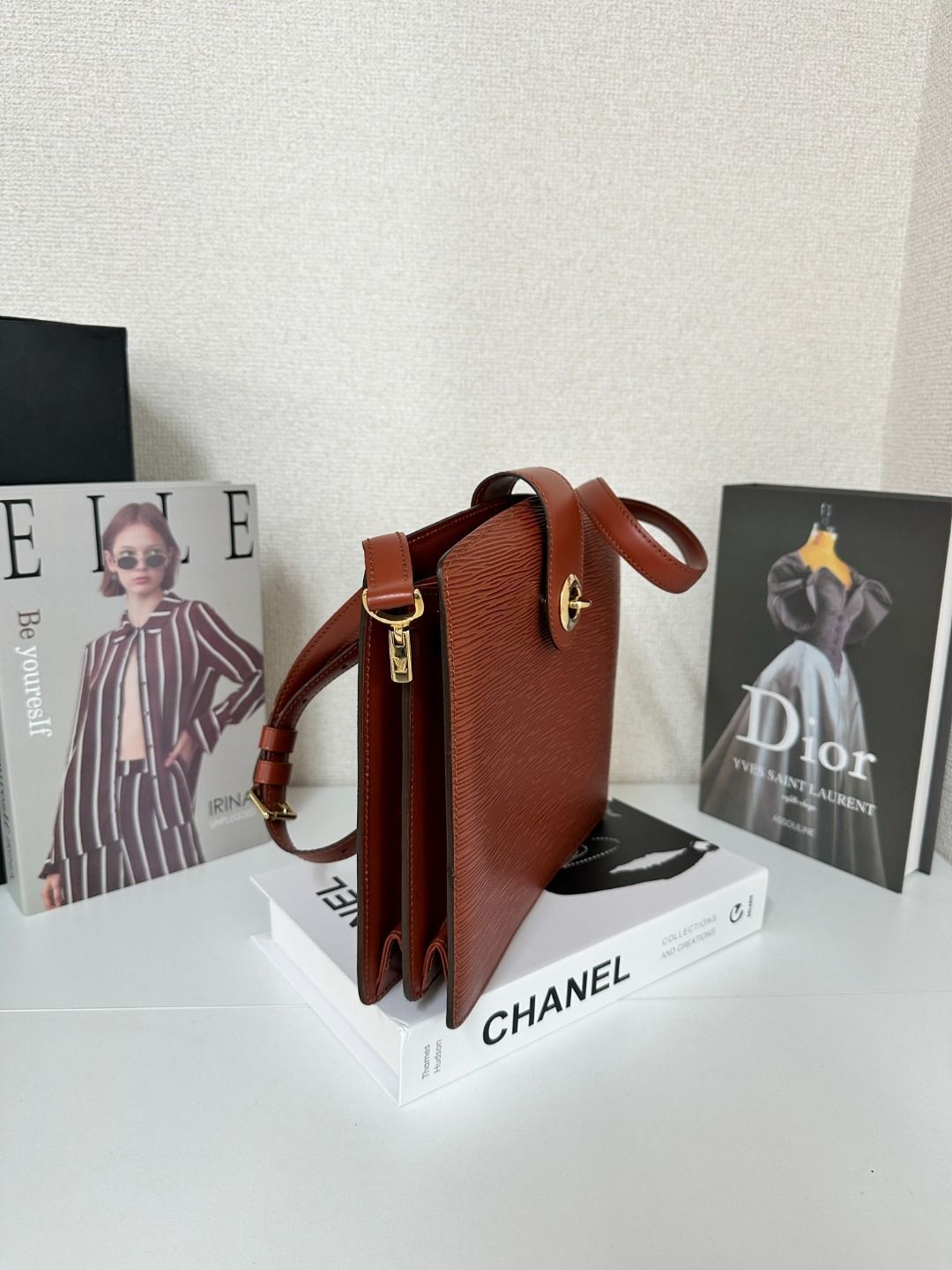 Louis Vuitton ルイ ヴィトン エピ カプシーヌ レザー ショルダーバッグ DECORATOM_COM_BR