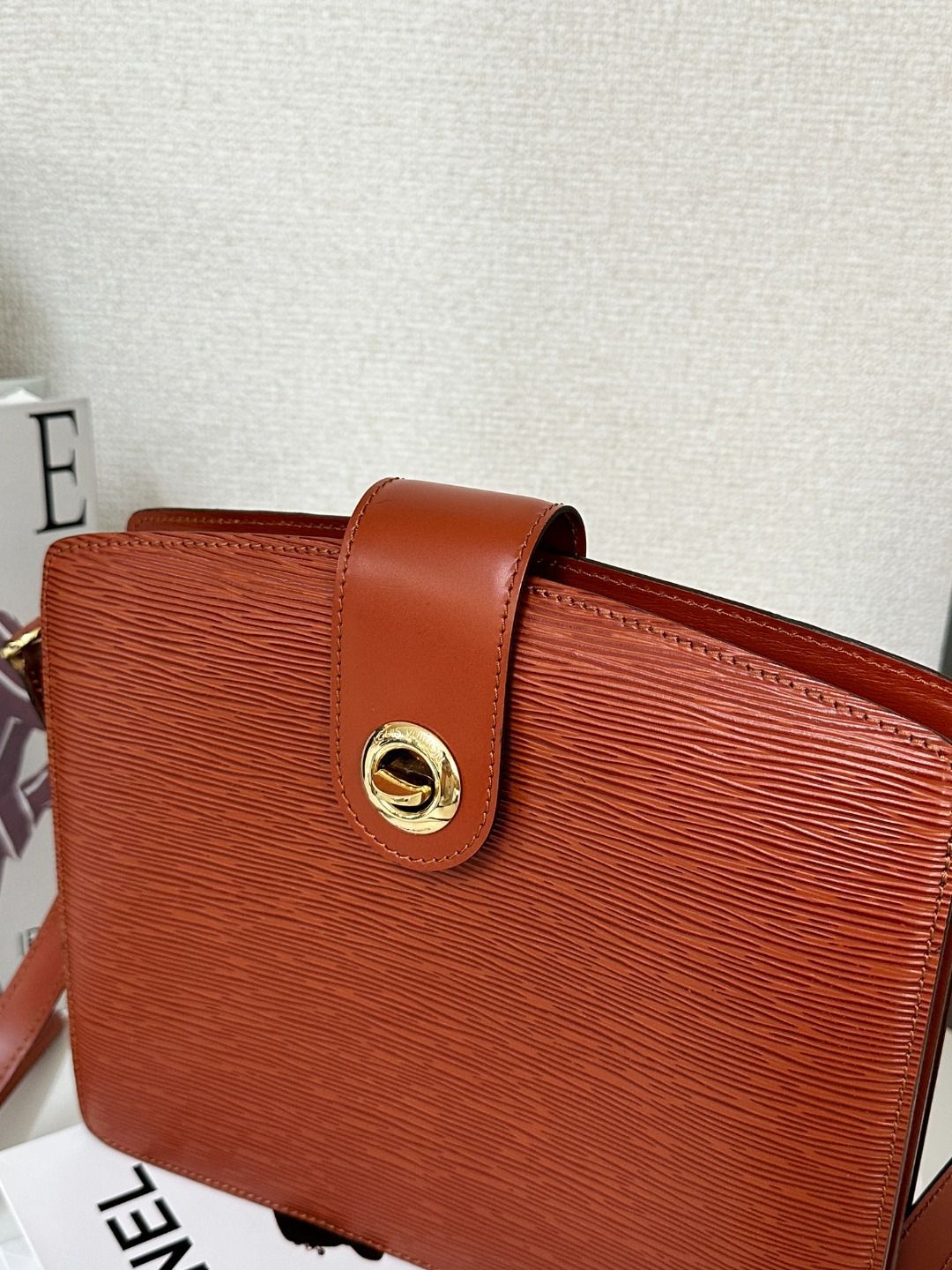 Louis Vuitton ルイ ヴィトン エピ カプシーヌ レザー ショルダーバッグ