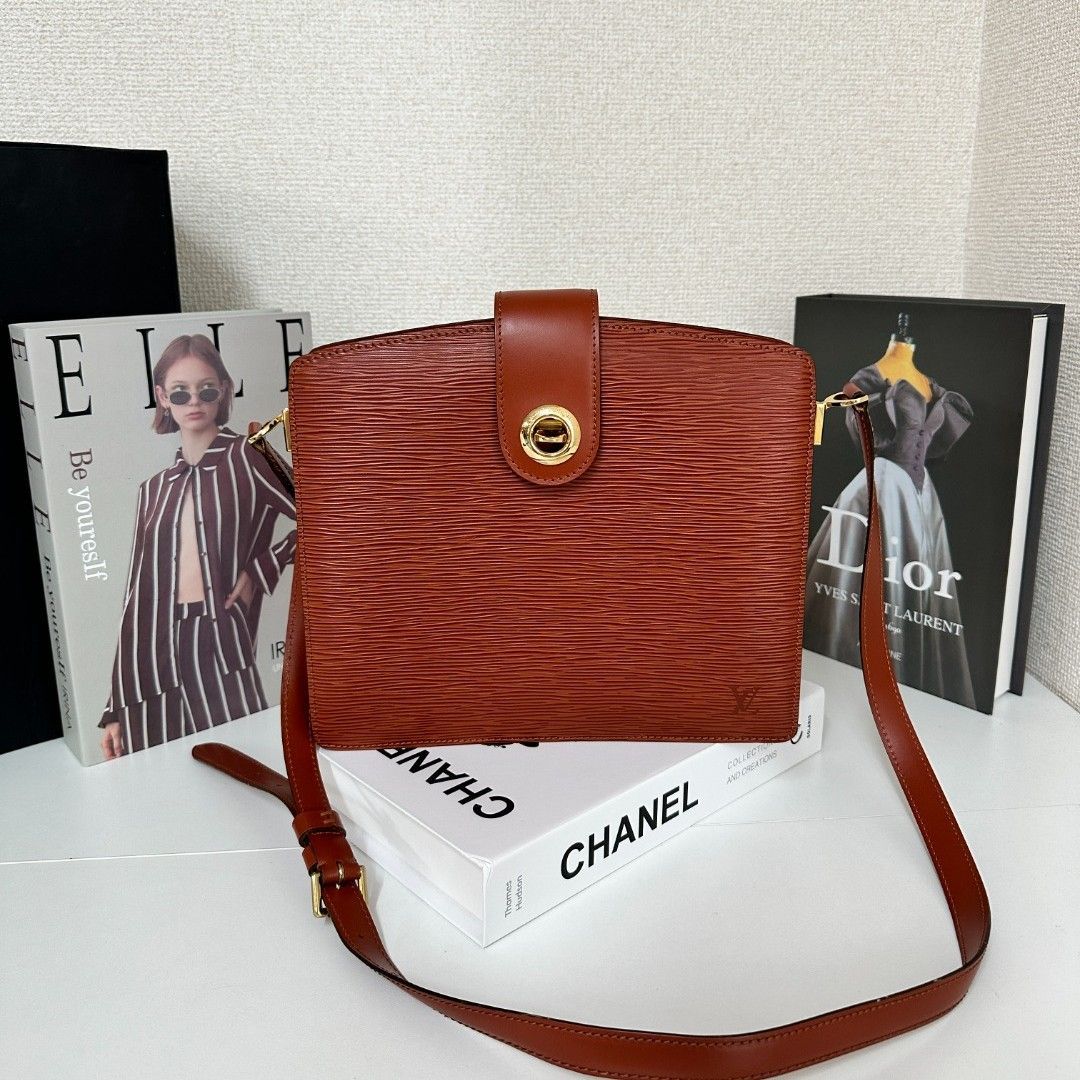 Louis Vuitton ルイ ヴィトン エピ カプシーヌ レザー ショルダーバッグ