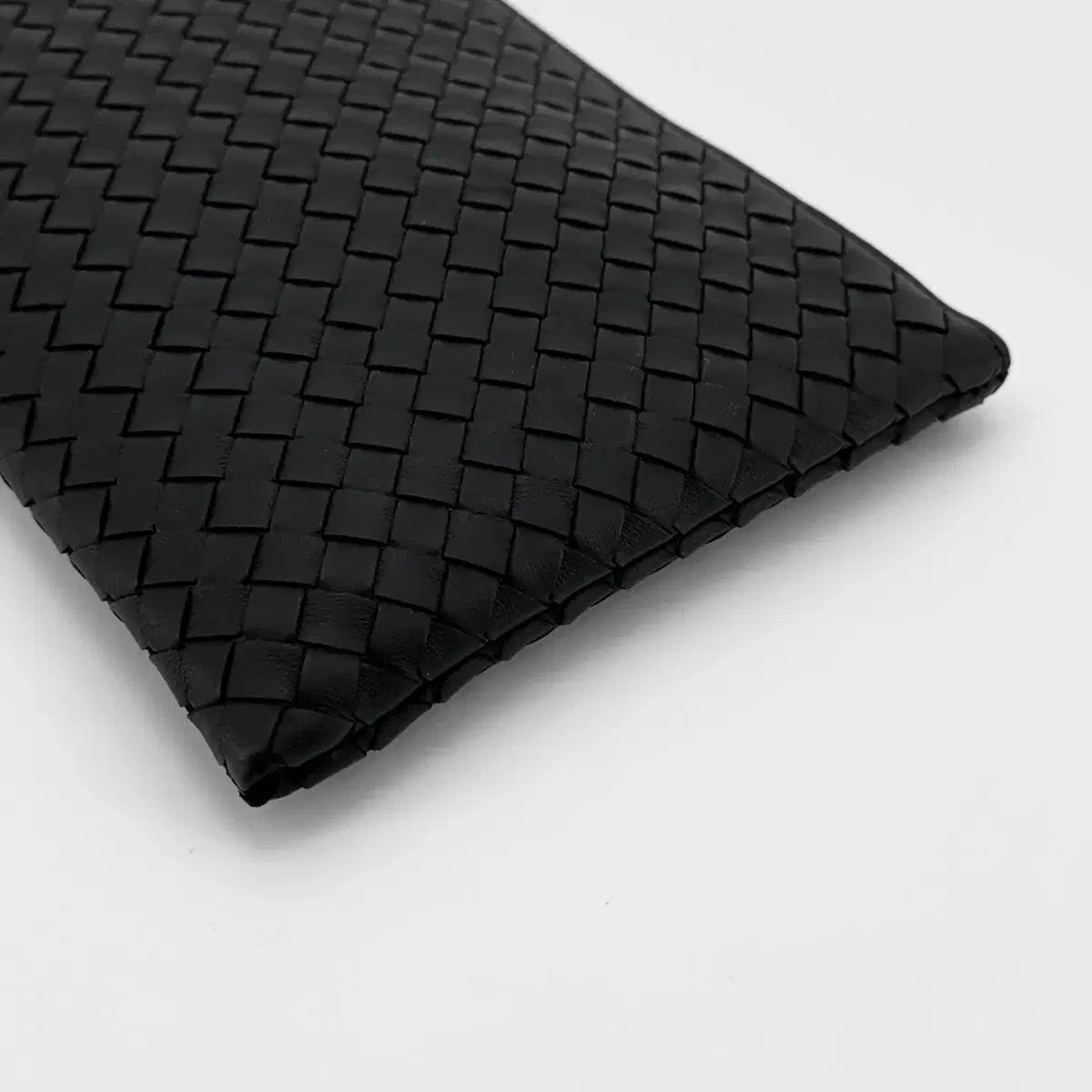 イントレチャート クラッチバッグ