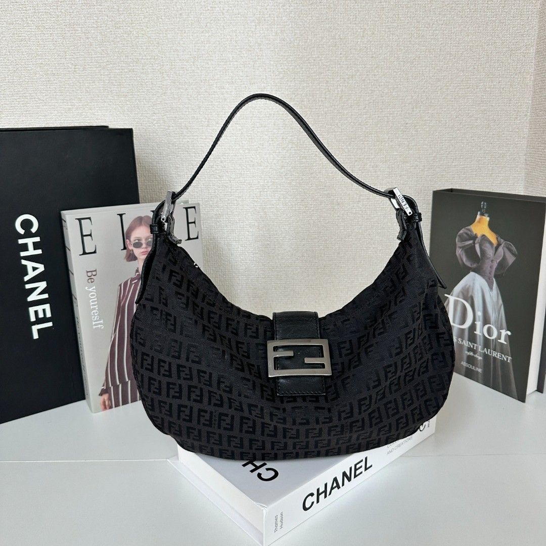 FENDI フェンディ ズッカ柄 ショルダーバッグ