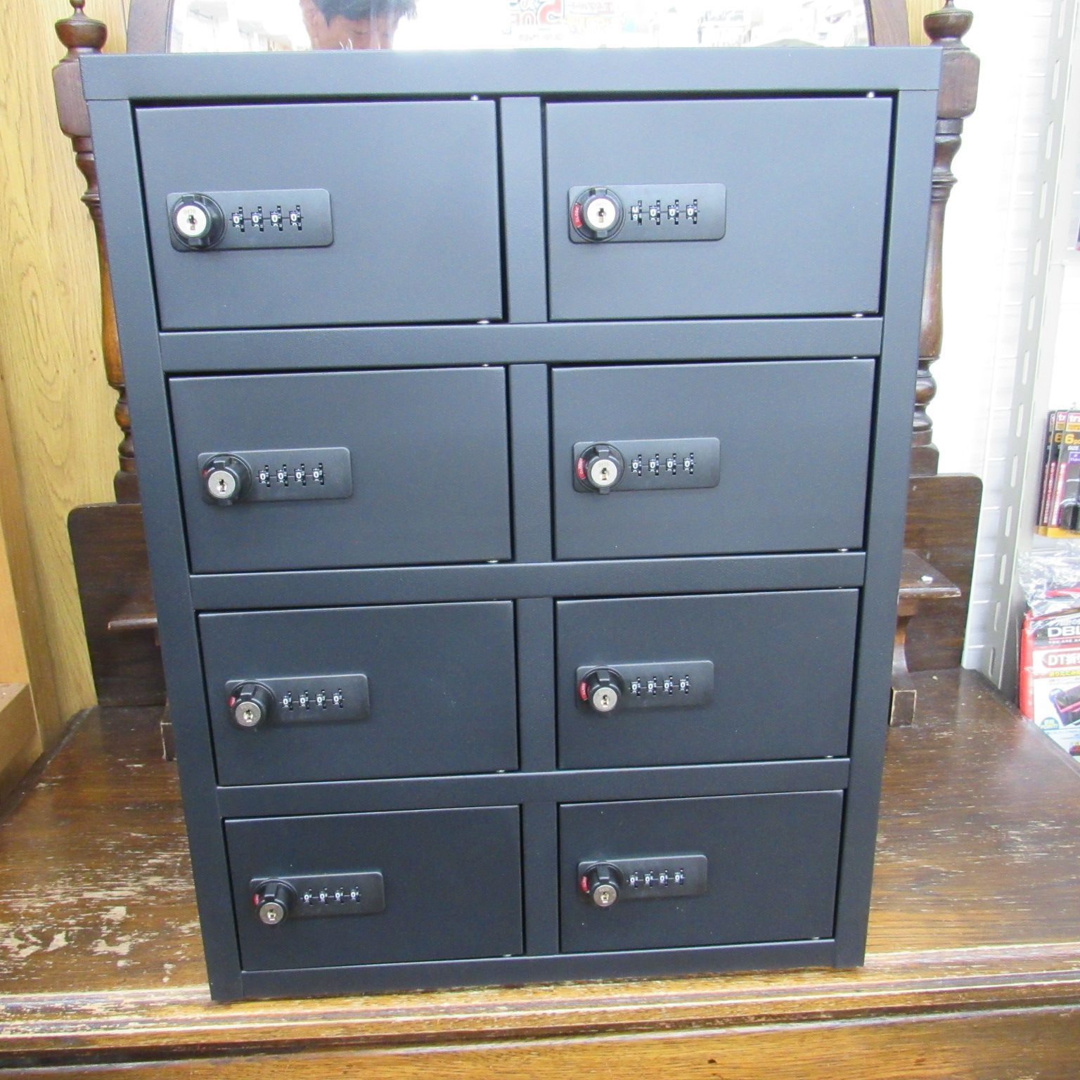 LOOKIT Nsafe エヌセーフ 品ロッカー 保管用 ダイヤル錠 2列4段8人用 小物入れ エキスパート藤沢辻堂店