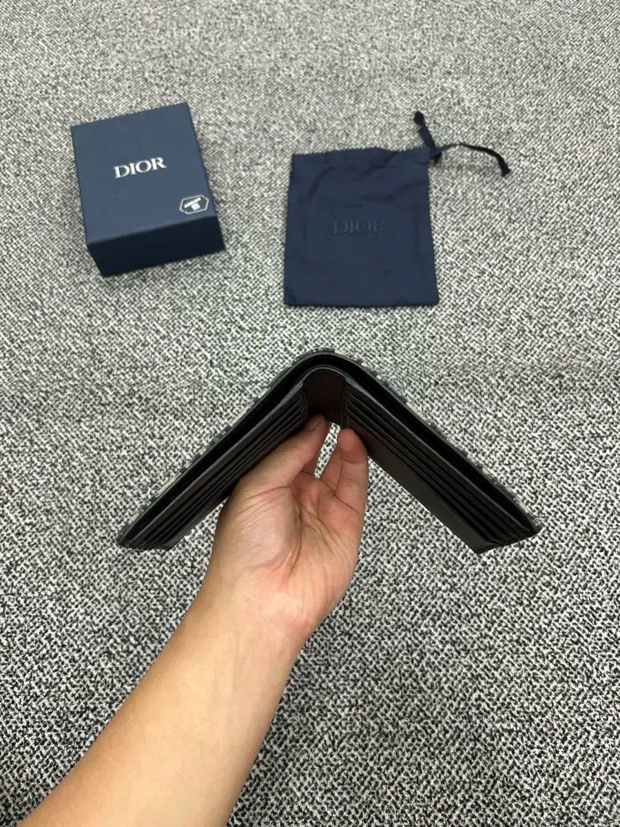 オブリーク 二つ折り財布