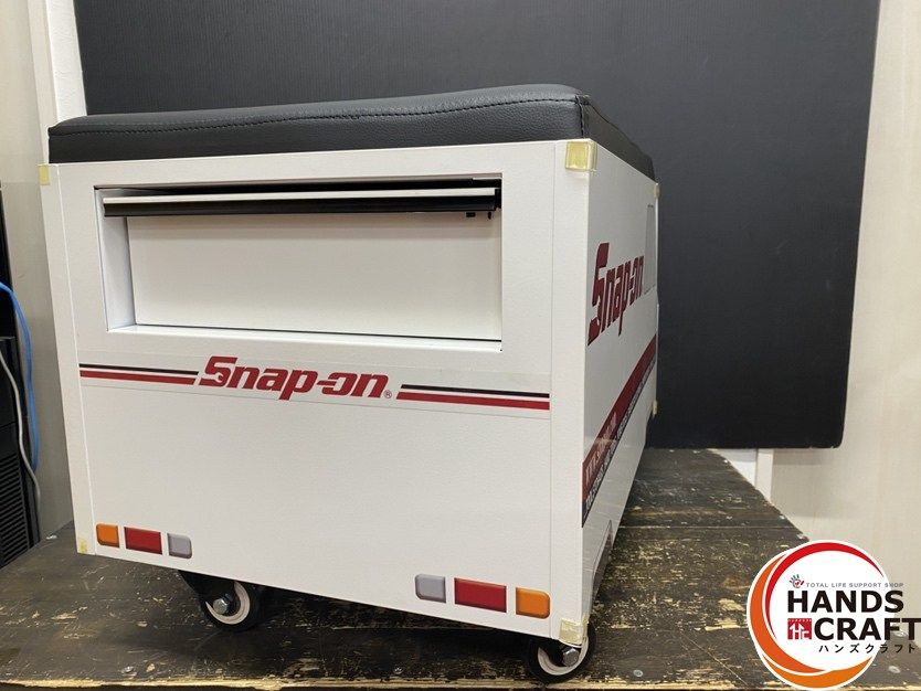 【久留米】【引き取り限定】【保管未使用品】Snap-on スナップオン SSX18P117 バン型 シートクリーパー 工具箱 耐荷重:200kg キャスター:4輪スイベル 限定生産品 ◆本体サイズ:W595×D423×H450mm ◆引き出し2段:W282×D443×H90mm ○【保管未使用品】Snap-on スナップオン SSX18P117 バン型 シート