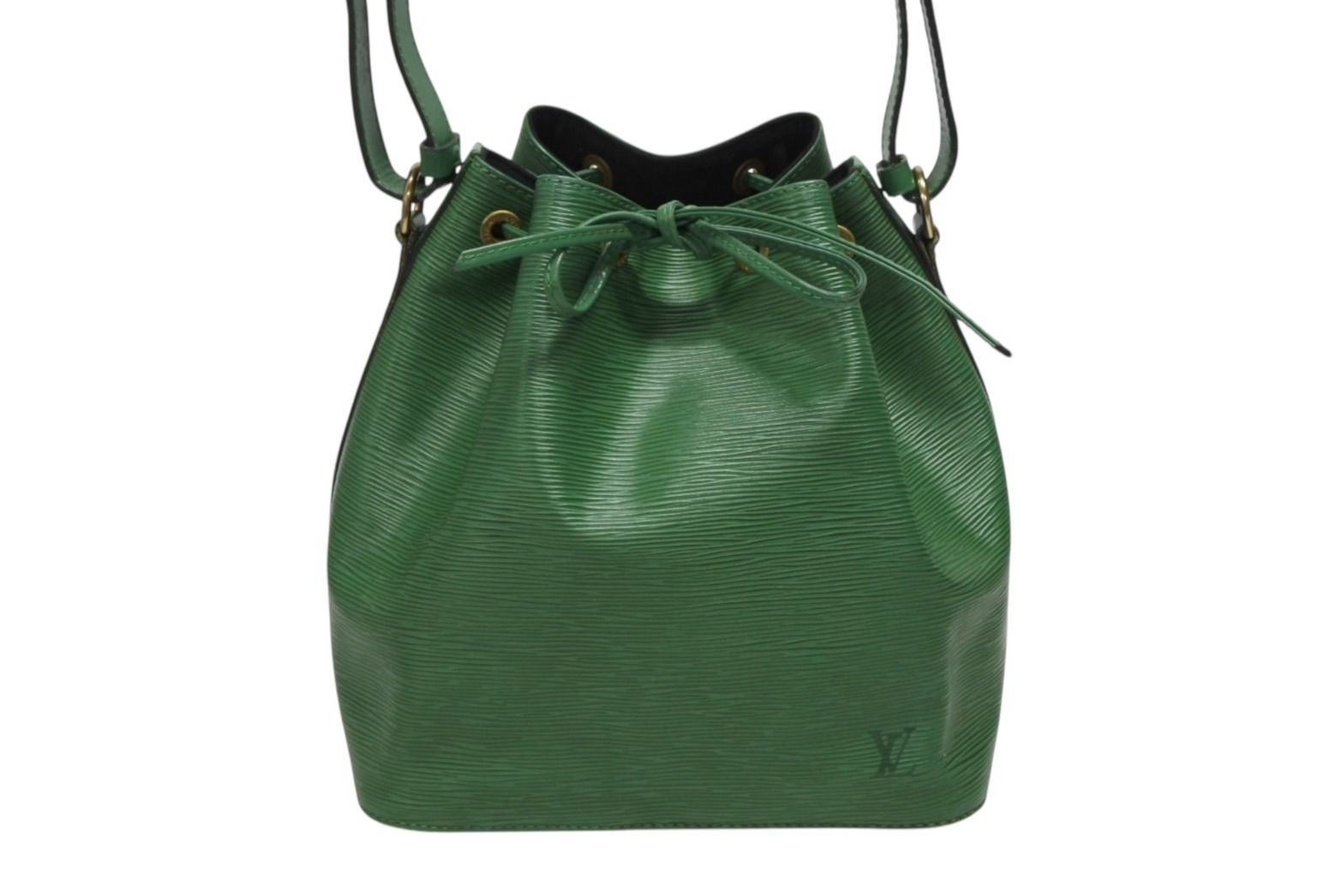 LOUIS VUITTON ルイヴィトン プチノエ ワンショルダーバッグ M44101 グリーン エピレザー ゴールド金具 4b008564