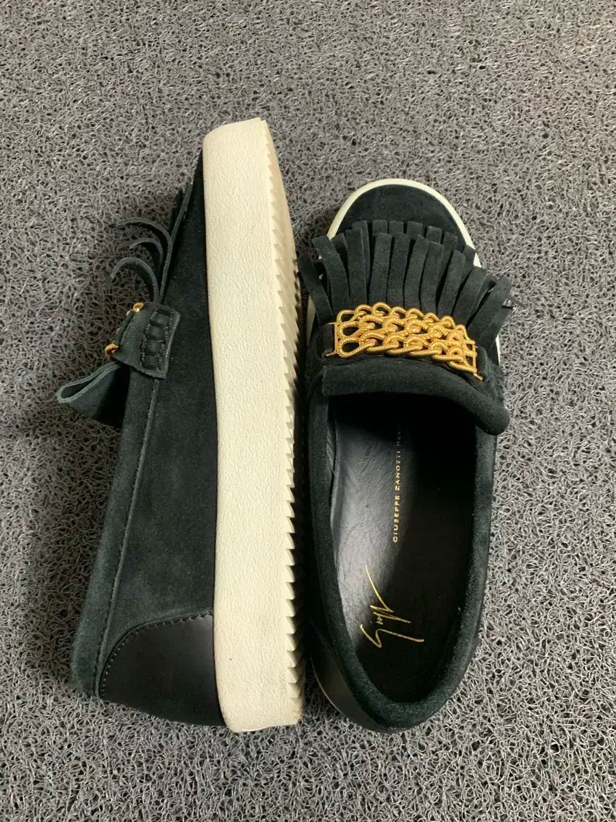 ジュゼッペ ザノッティ ブラック フリンジ ローファー